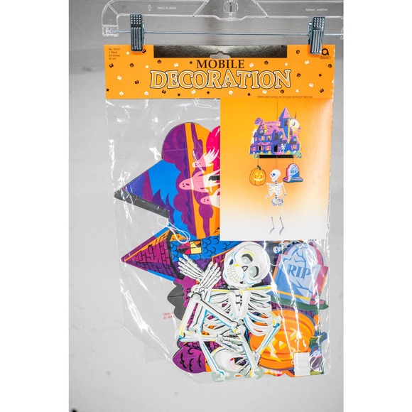 3-D Spook Central Paper Mobile 24 in. - Picture 4 of 4